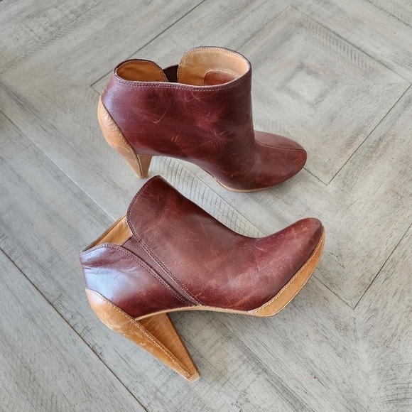 Fossil Leather Ankle Boots - Picture 2 of 9